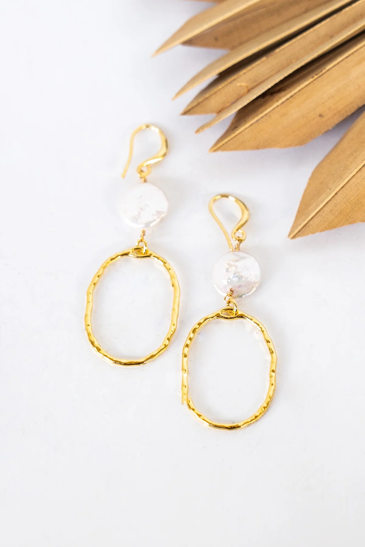 La Perla Fresh Water Pearl Gold Plated Etched Oval Earring