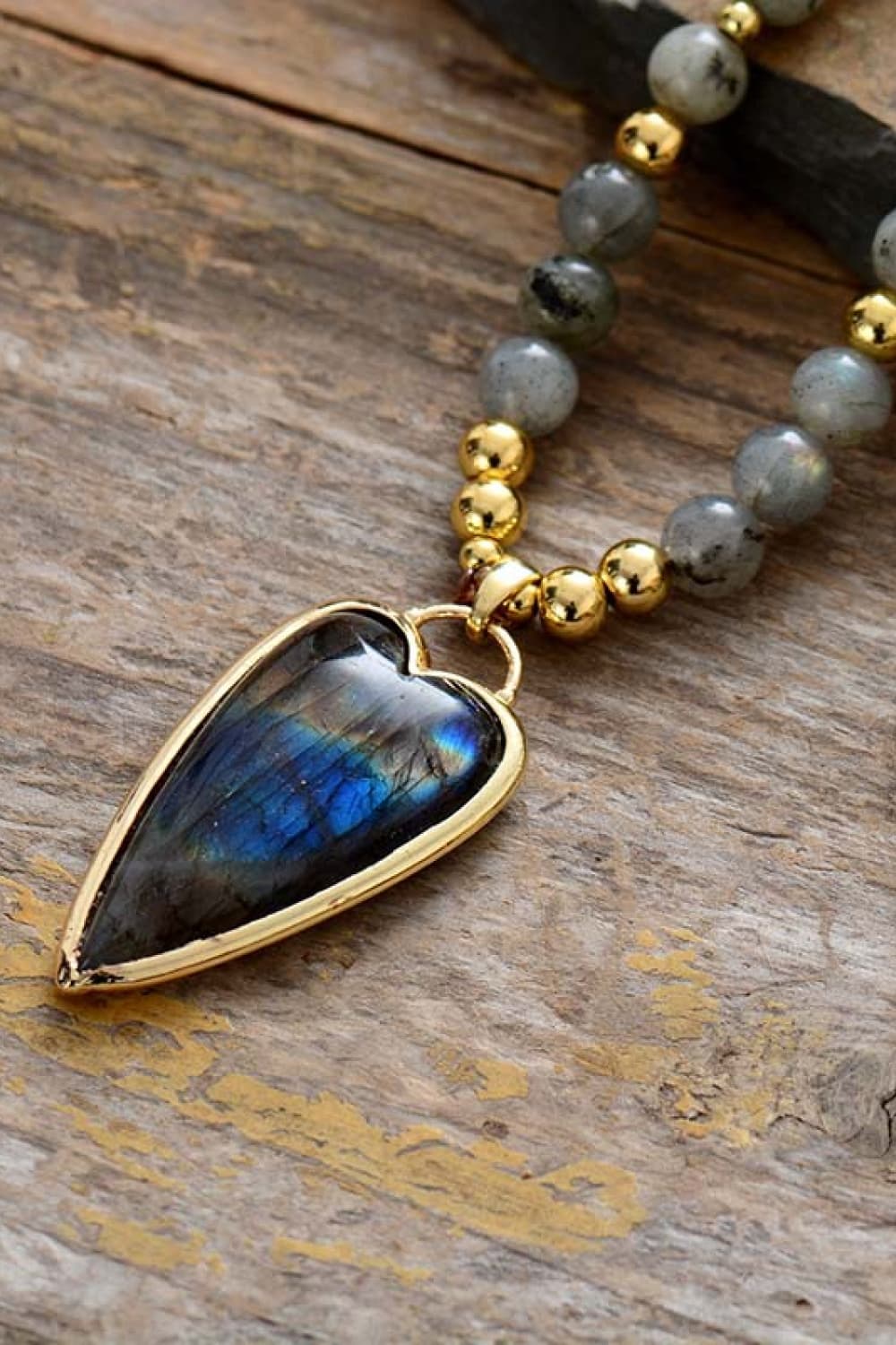 Natural Stone Heart-Shaped Pendant Beaded Necklace