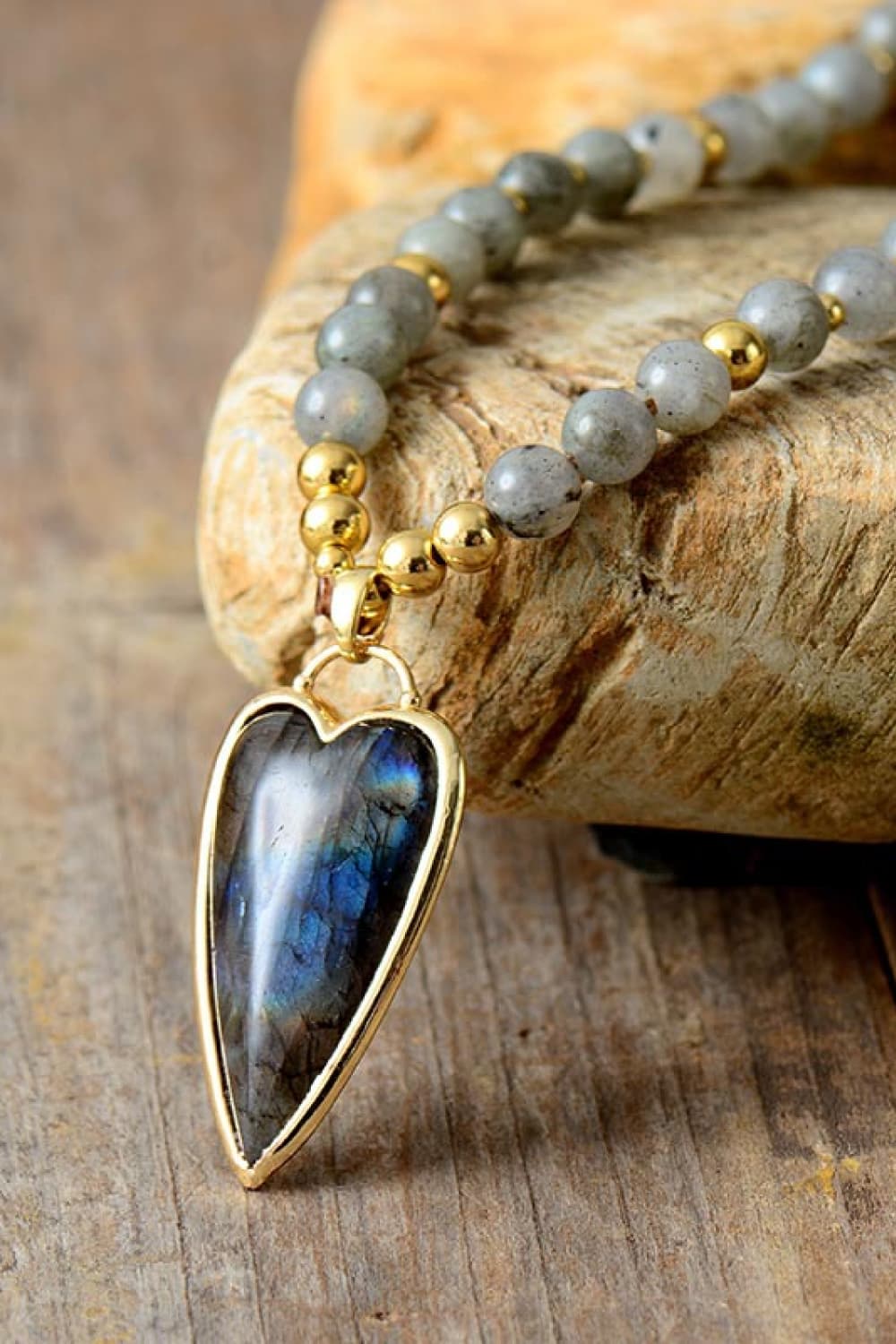 Natural Stone Heart-Shaped Pendant Beaded Necklace